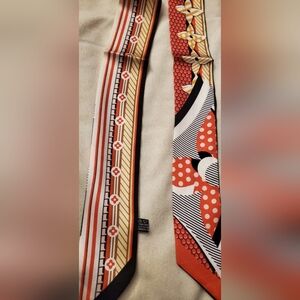 Skinny Bag Twilly, Hairtie, Elegant Red and Black Patterned Scarf
